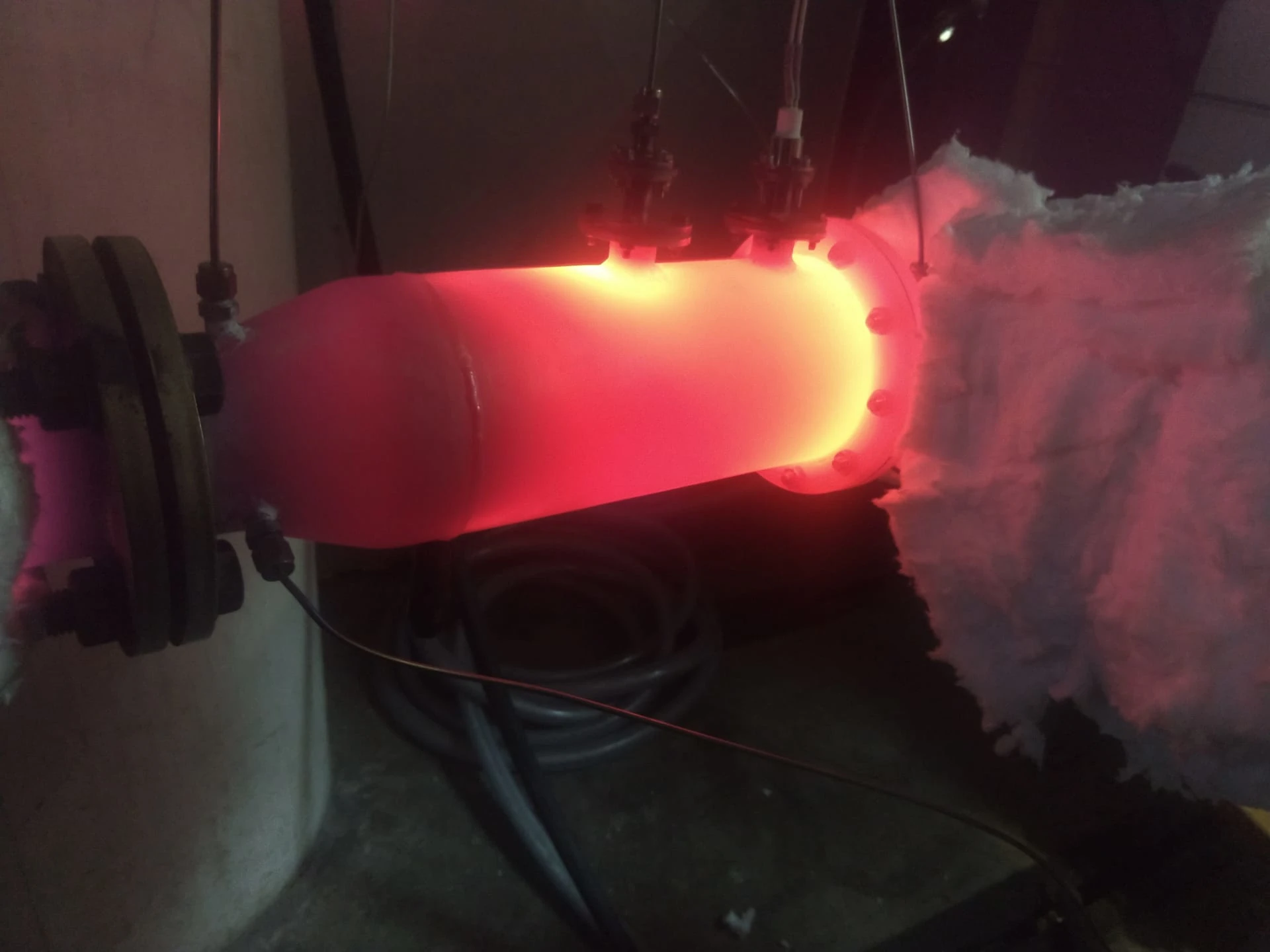 Flameless combustion test hardware